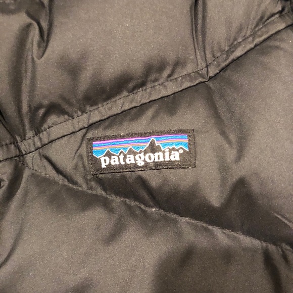 Patagonia Women’s Down with it Parka - Picture 3 of 9